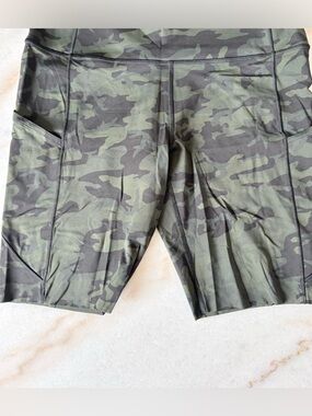 Lululemon camouflage bike short size 12